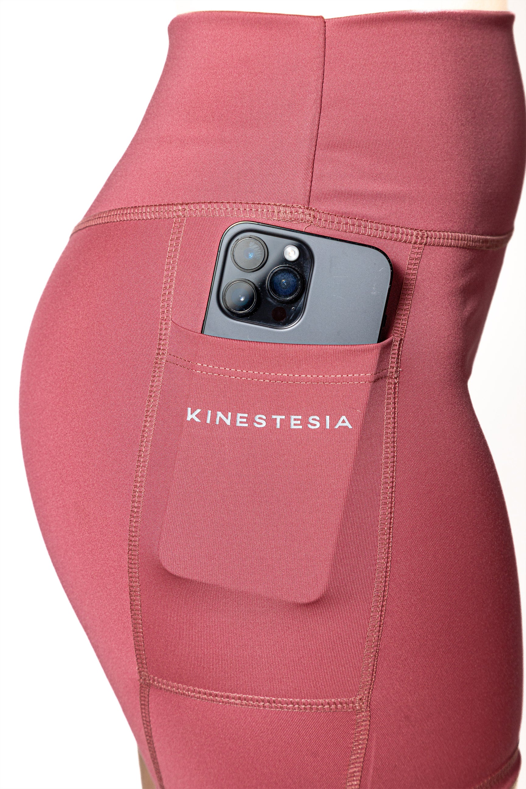 BIKER SHORT ROSA CON BOLSA DE MUJER