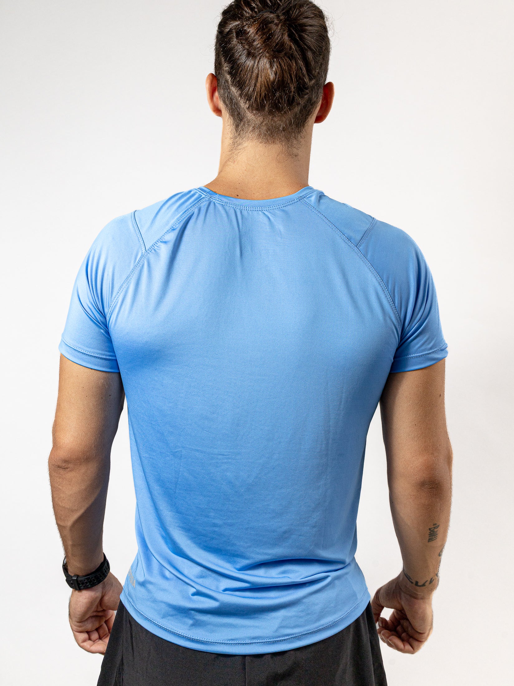 PLAYERA MANGA CORTA AZUL CYAN PARA HOMBRE KINESTESIA BASIC