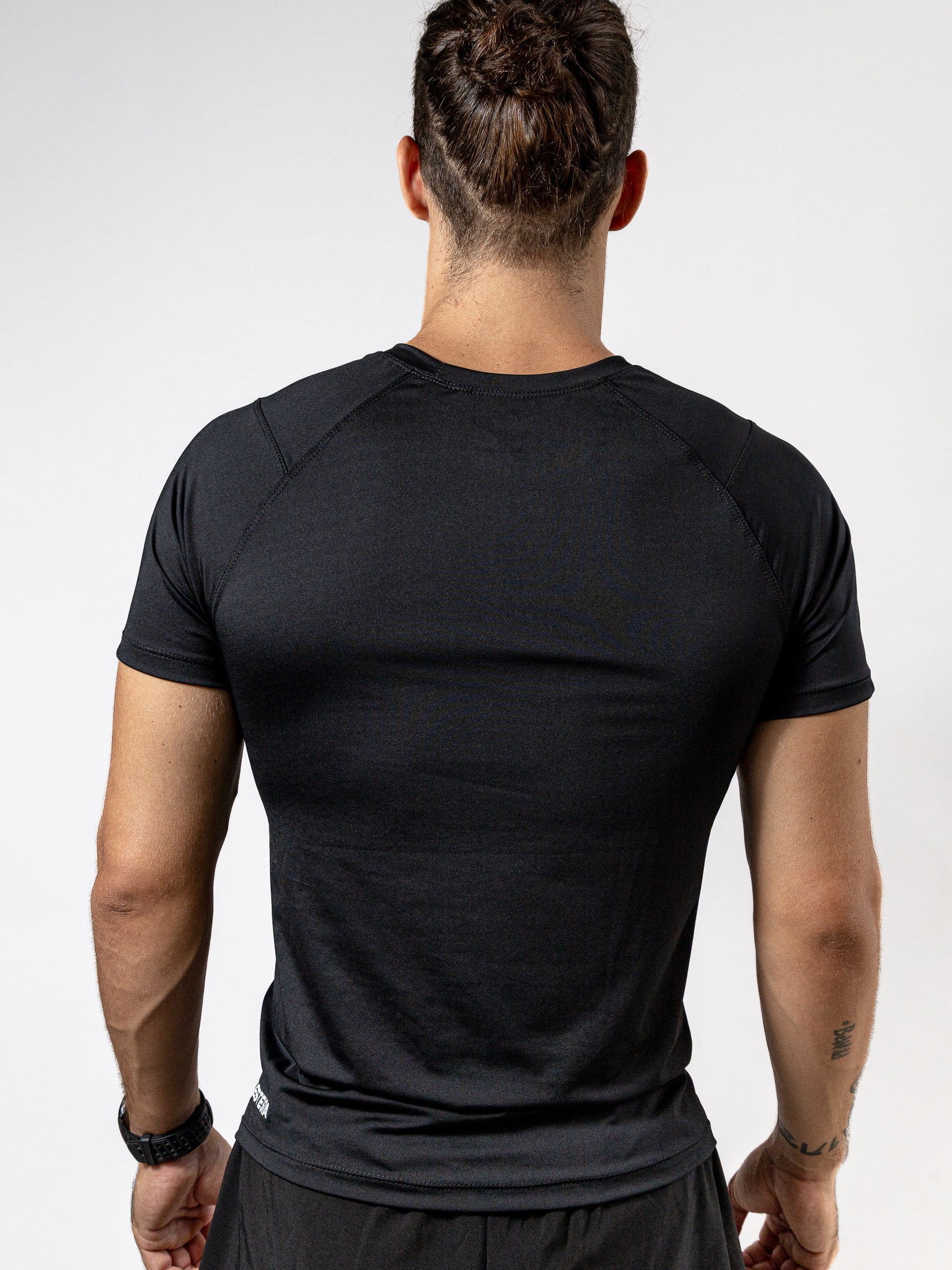 PLAYERA MANGA CORTA NEGRA PARA HOMBRE KINESTESIA BASIC