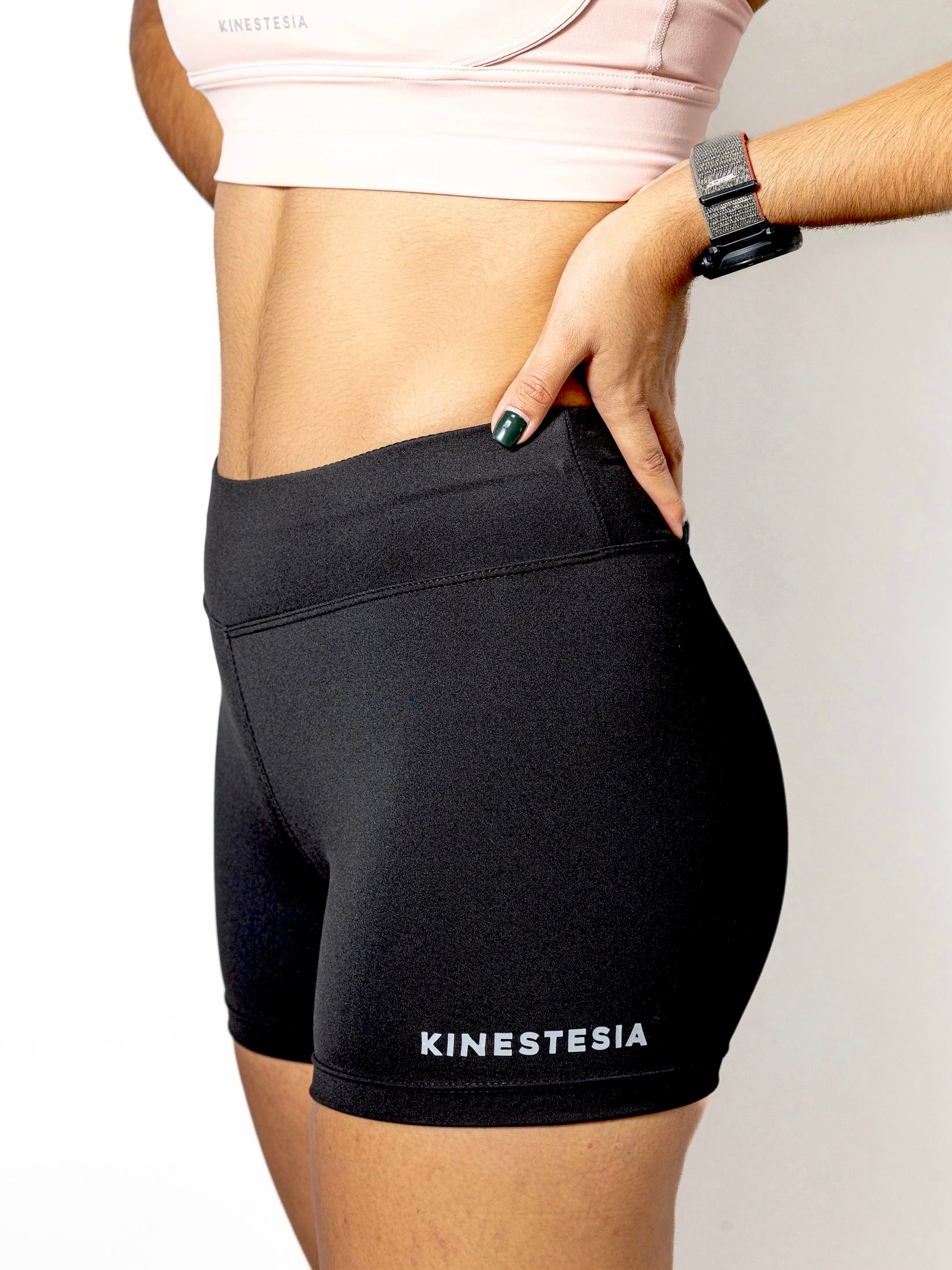 MINI SHORT NEGRO DE MUJER KINESTESIA BASICS
