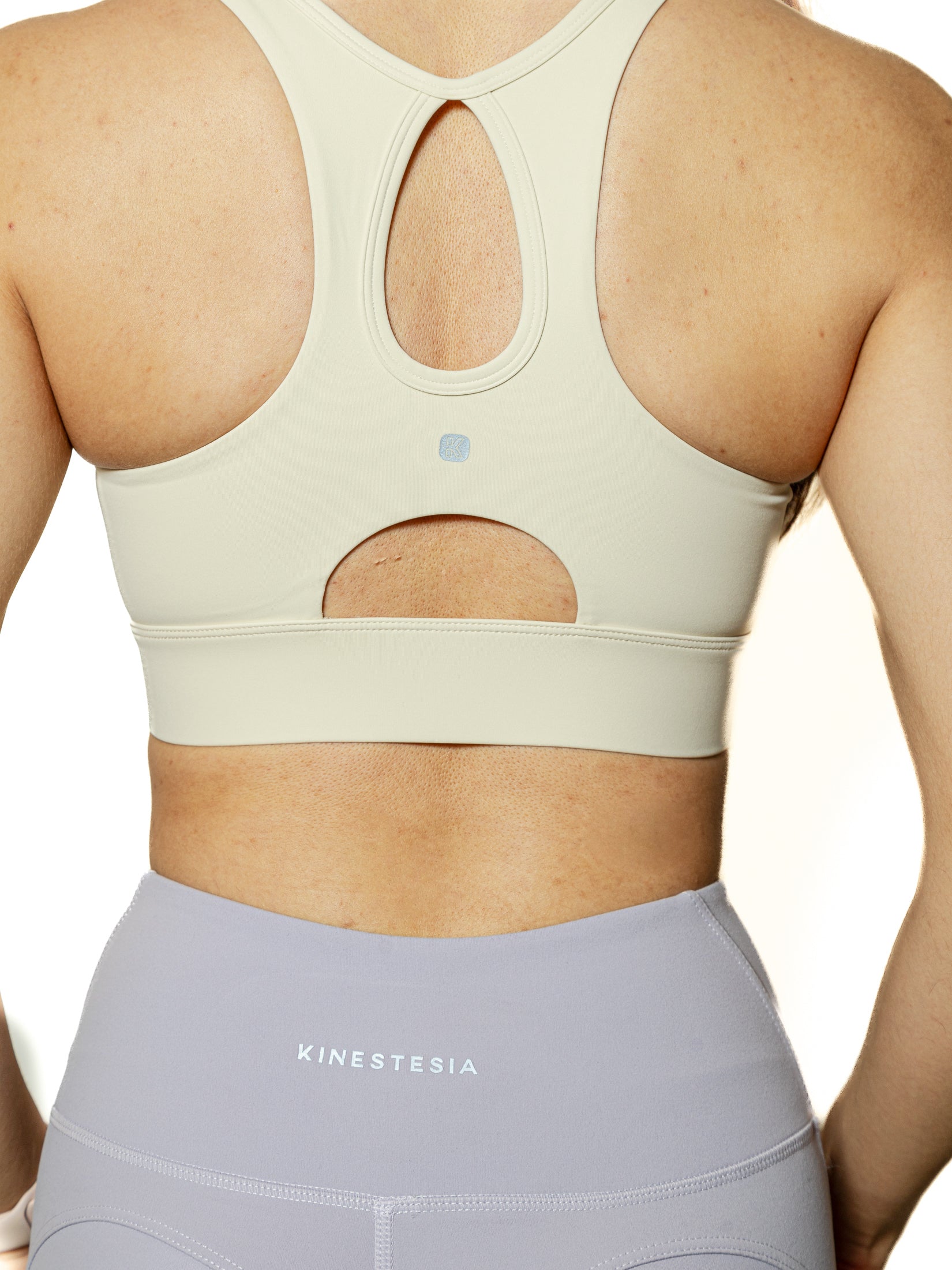 TOP BEIGE CON CIERRE TIRANTE EN CRUZ DE MUJER