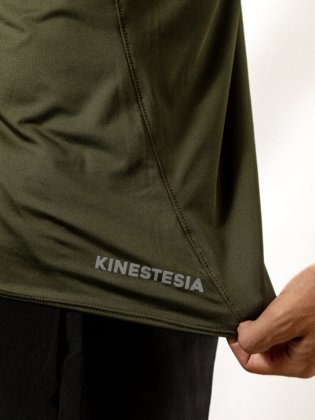PLAYERA SIN MANGAS VERDE MILITAR PARA HOMBRE KINESTESIA BASIC