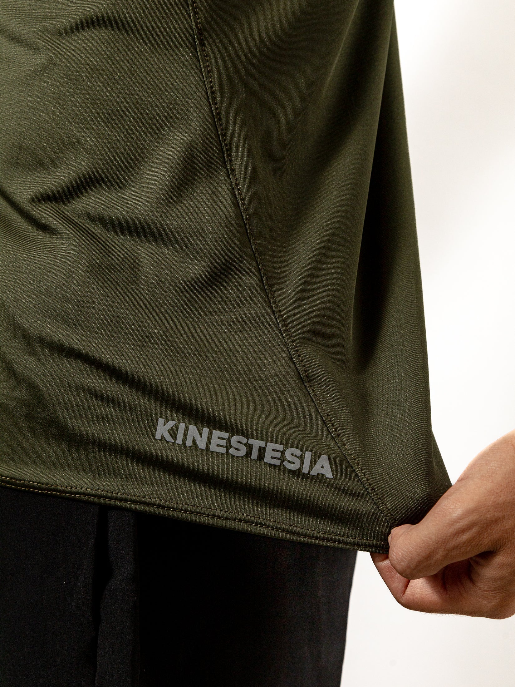 PLAYERA SIN MANGAS VERDE MILITAR PARA HOMBRE KINESTESIA BASIC