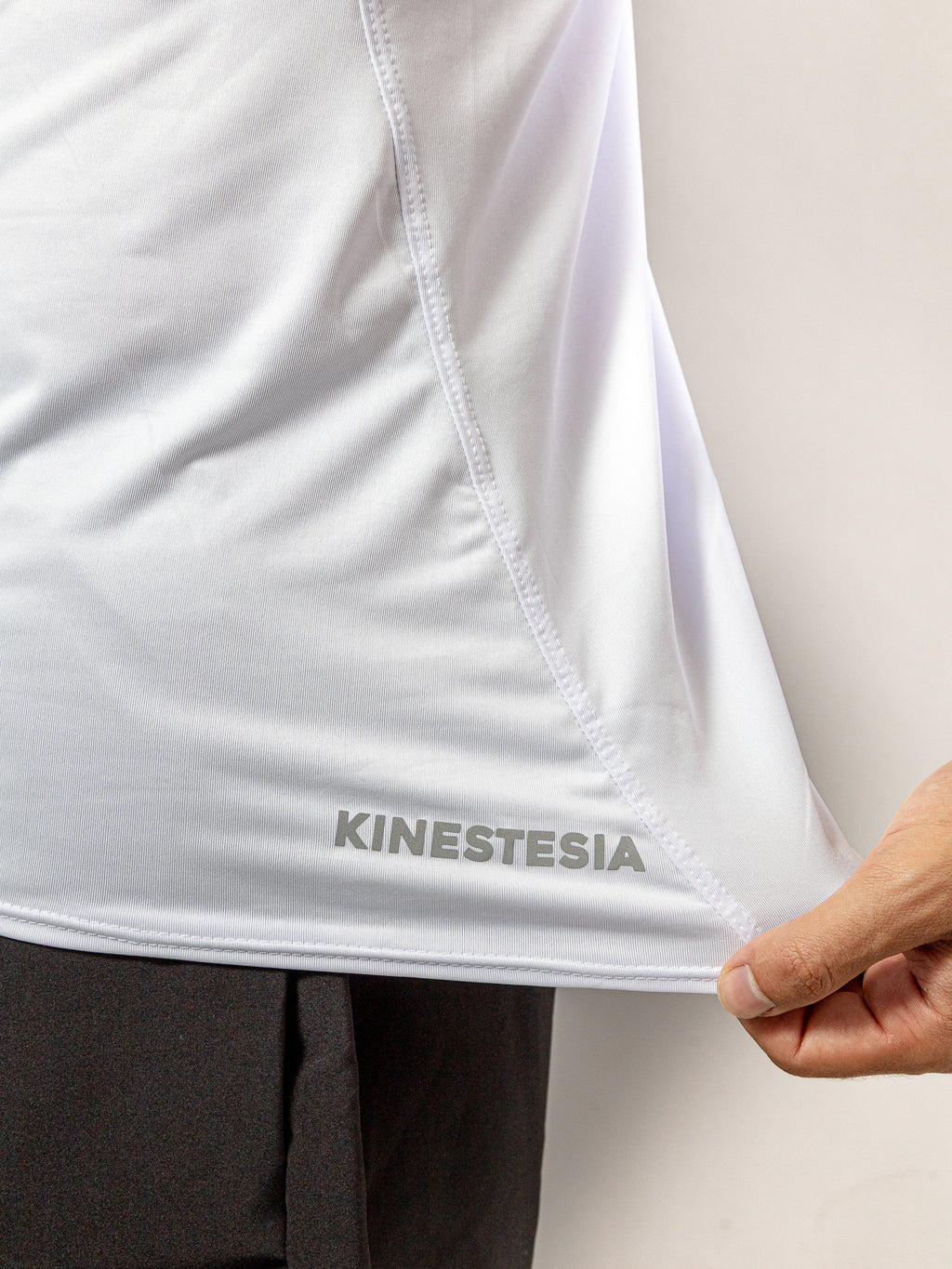 PLAYERA SIN MANGAS BLANCA PARA HOMBRE KINESTESIA BASIC