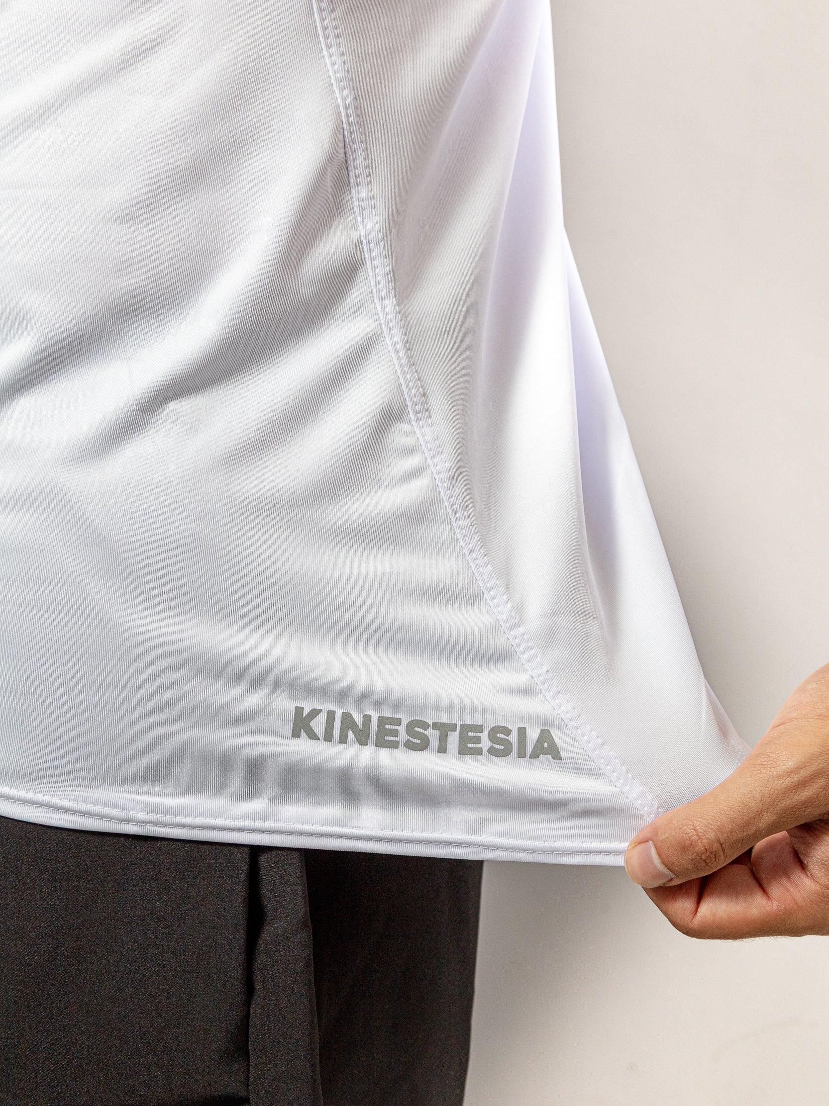 PLAYERA SIN MANGAS BLANCA PARA HOMBRE KINESTESIA BASIC