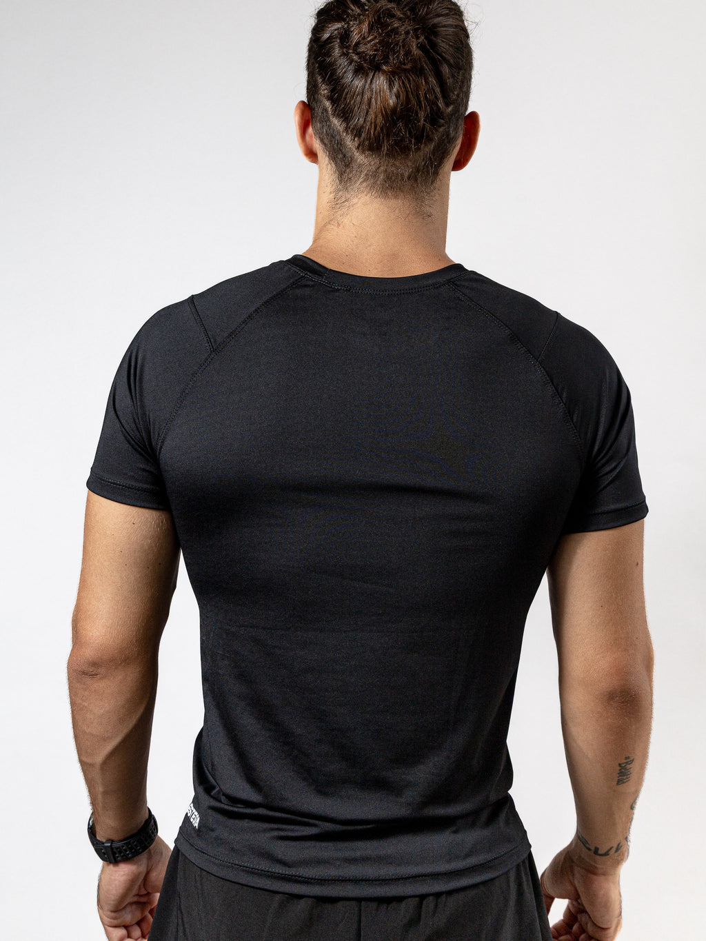 PLAYERA MANGA CORTA NEGRA PARA HOMBRE KINESTESIA BASIC
