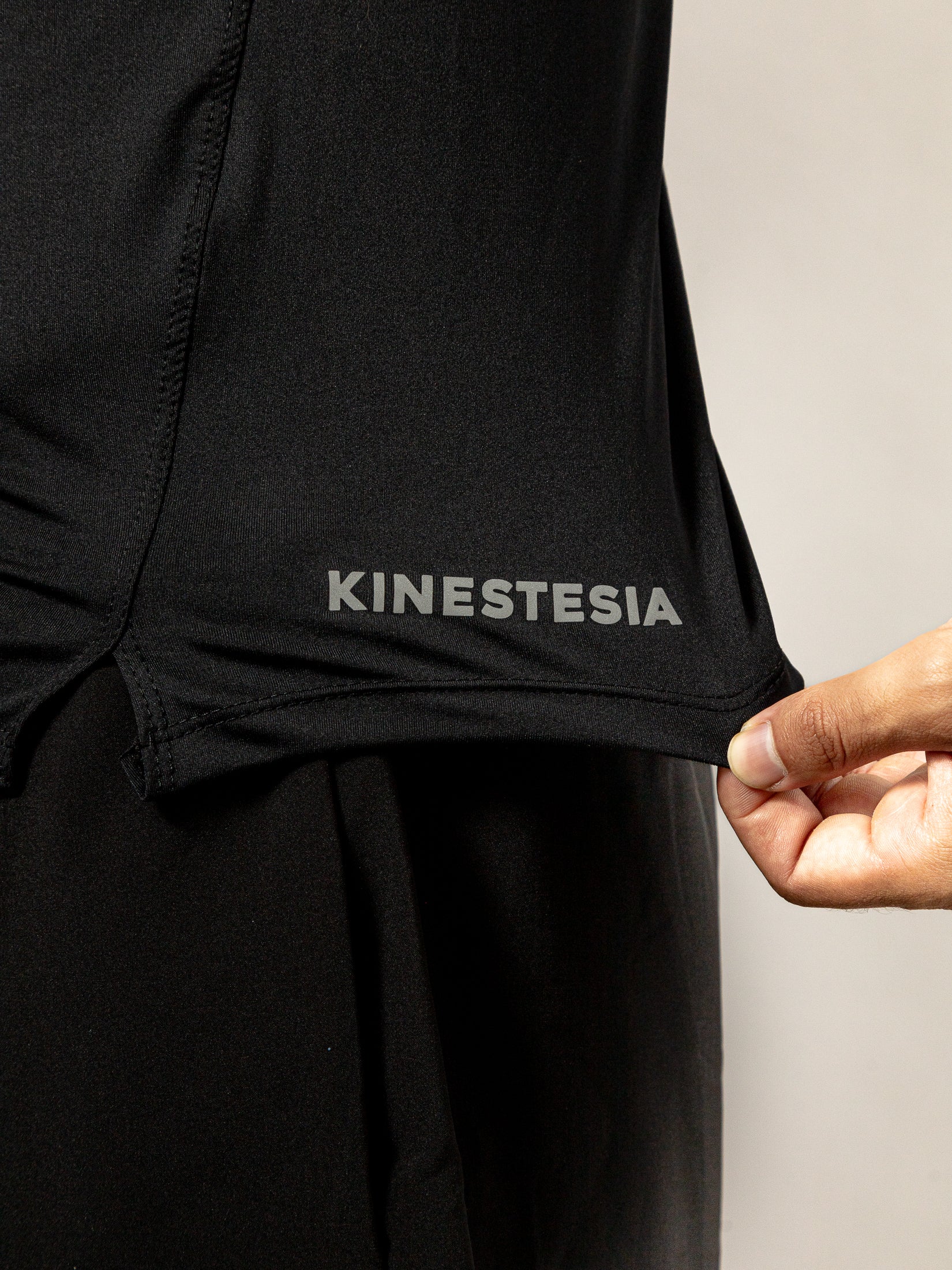 PLAYERA MANGA CORTA NEGRA PARA HOMBRE KINESTESIA BASIC