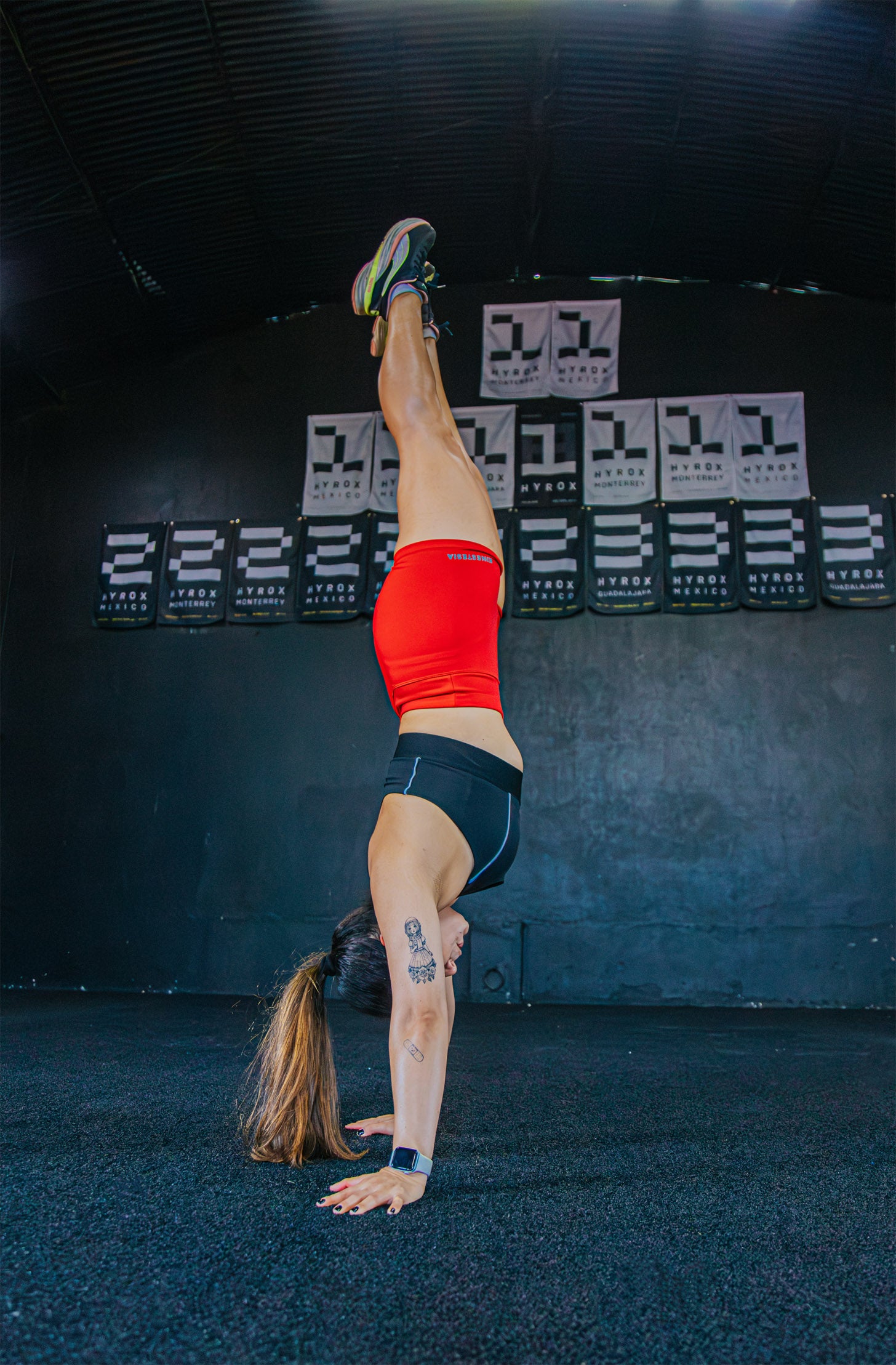 BIKER SHORT ROJO CON BOLSA DE MUJER KINESTESIA BASICS