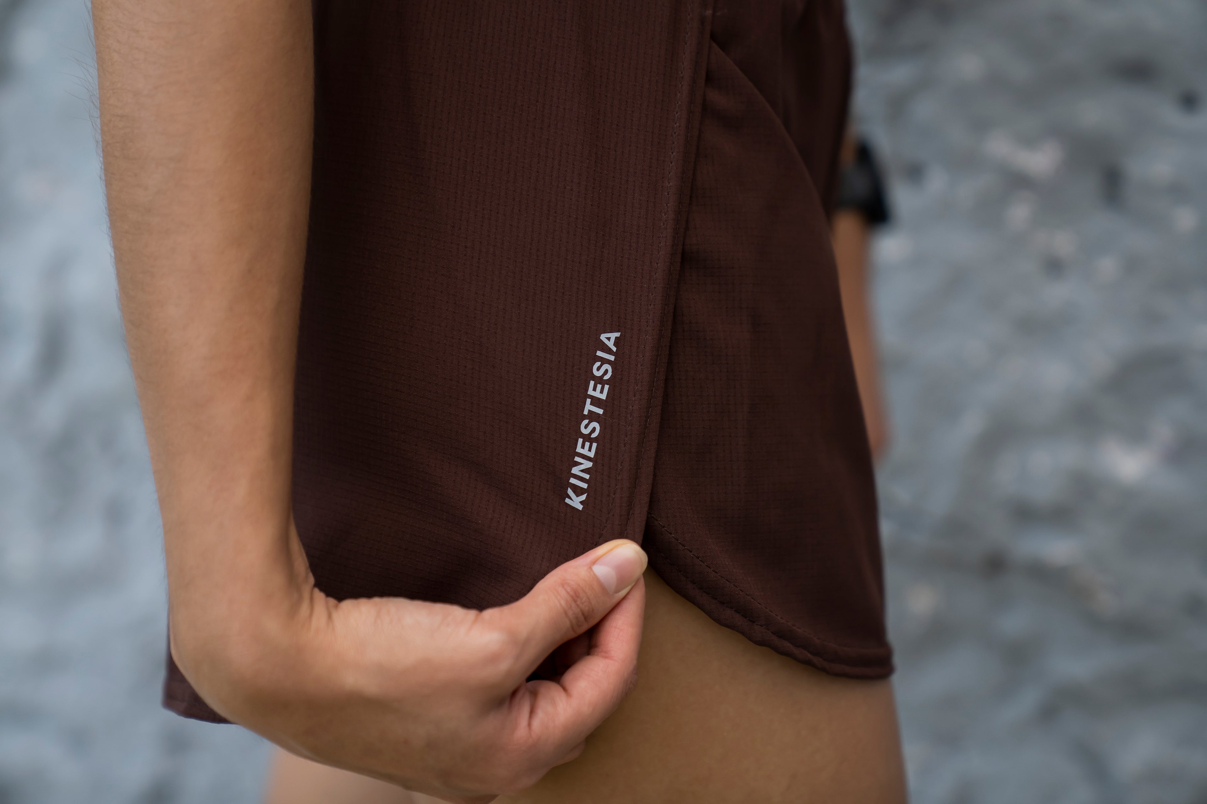 SET CONJUNTO TOP Y SHORT DEPORTIVO MUJER CAFE MOTEADO