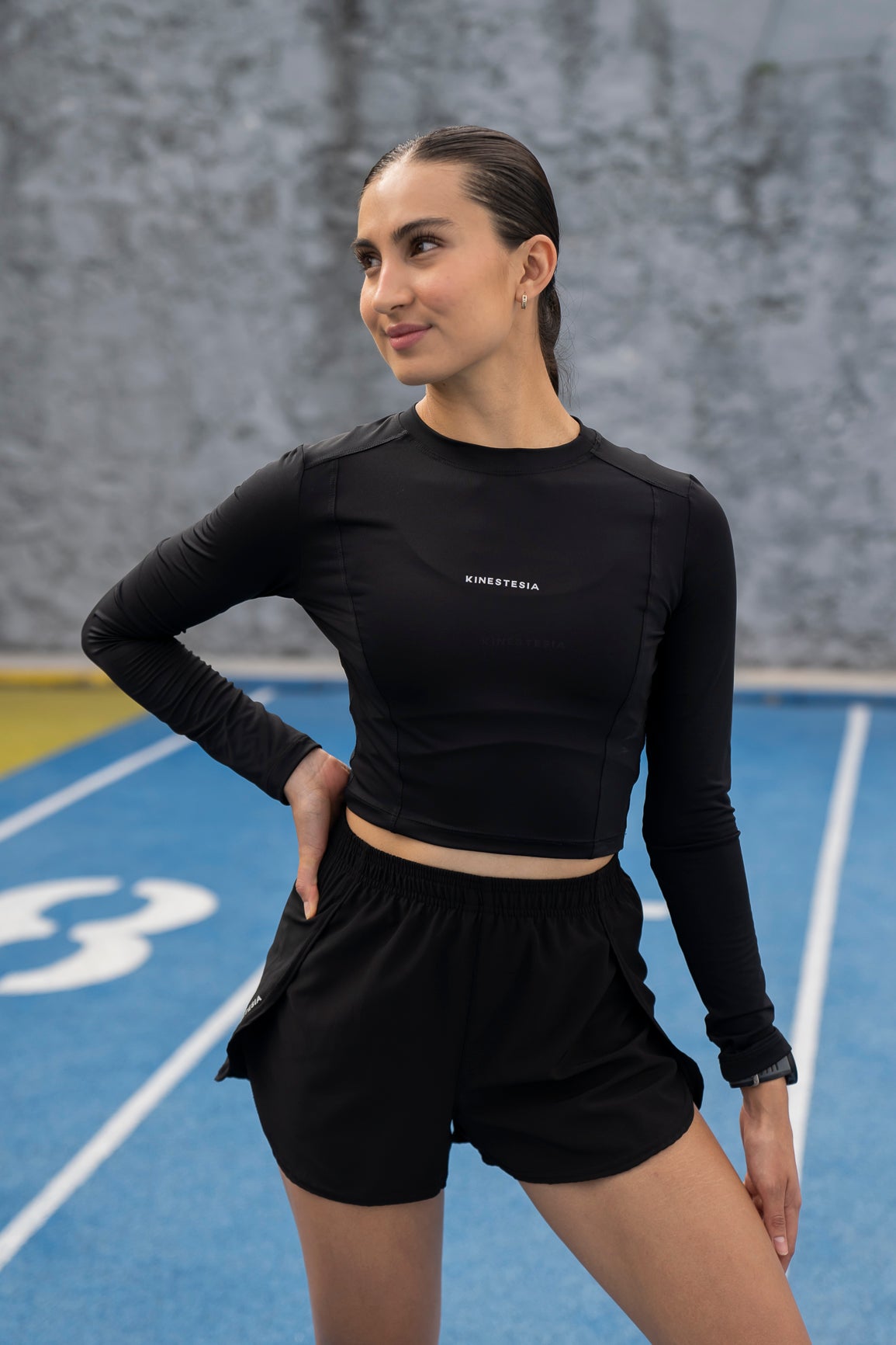 PLAYERA MANGA LARGA NEGRA PARA MUJER