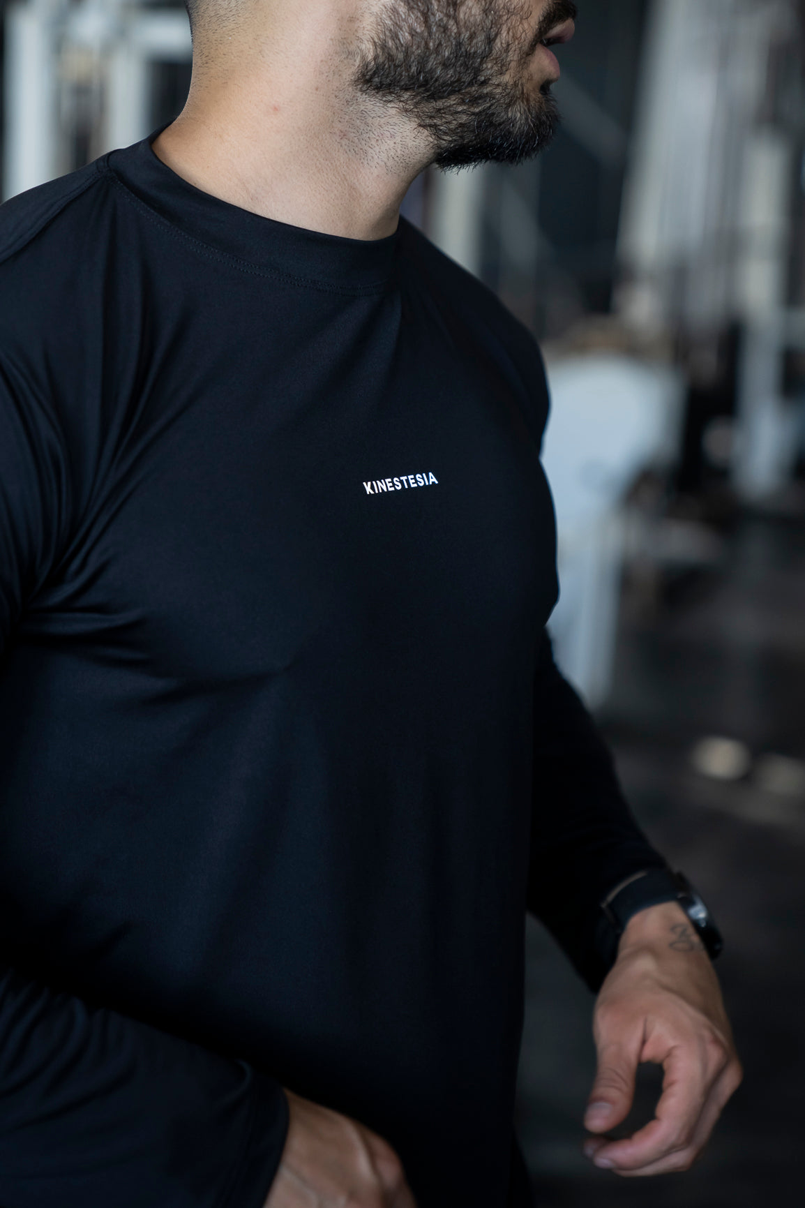 PLAYERA MANGA LARGA NEGRA PARA HOMBRE KINESTESIA