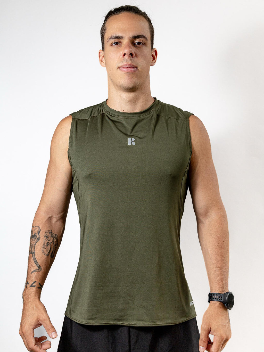 PLAYERA SIN MANGAS VERDE MILITAR PARA HOMBRE KINESTESIA BASIC