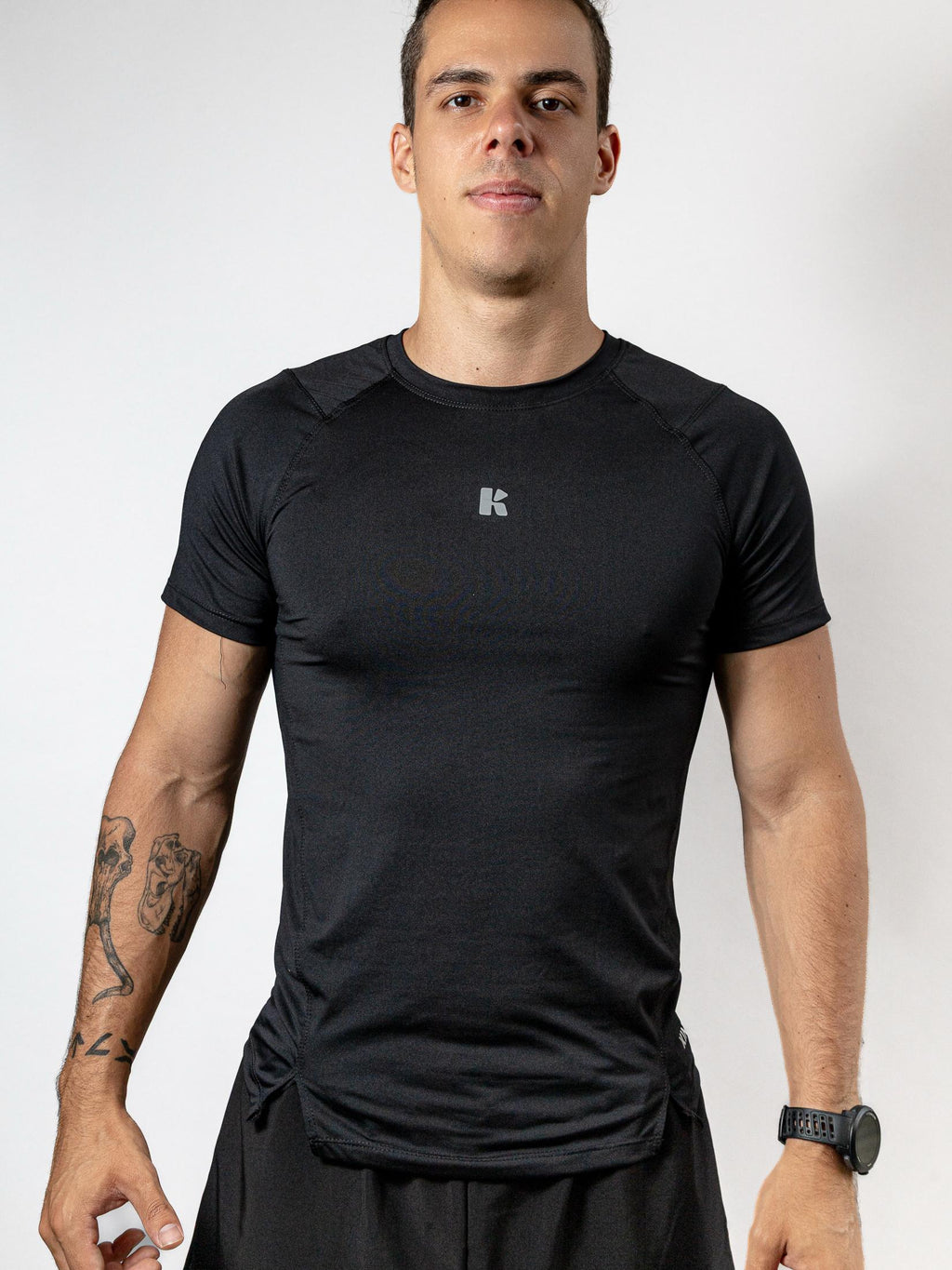 PLAYERA MANGA CORTA NEGRA PARA HOMBRE KINESTESIA BASIC
