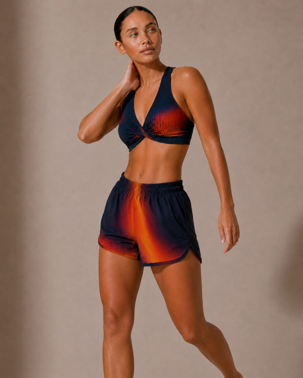 SET CONJUNTO TOP CRUZADO Y SHORT DEPORTIVO MUJER NEGRO NARANJA DEGRADADO