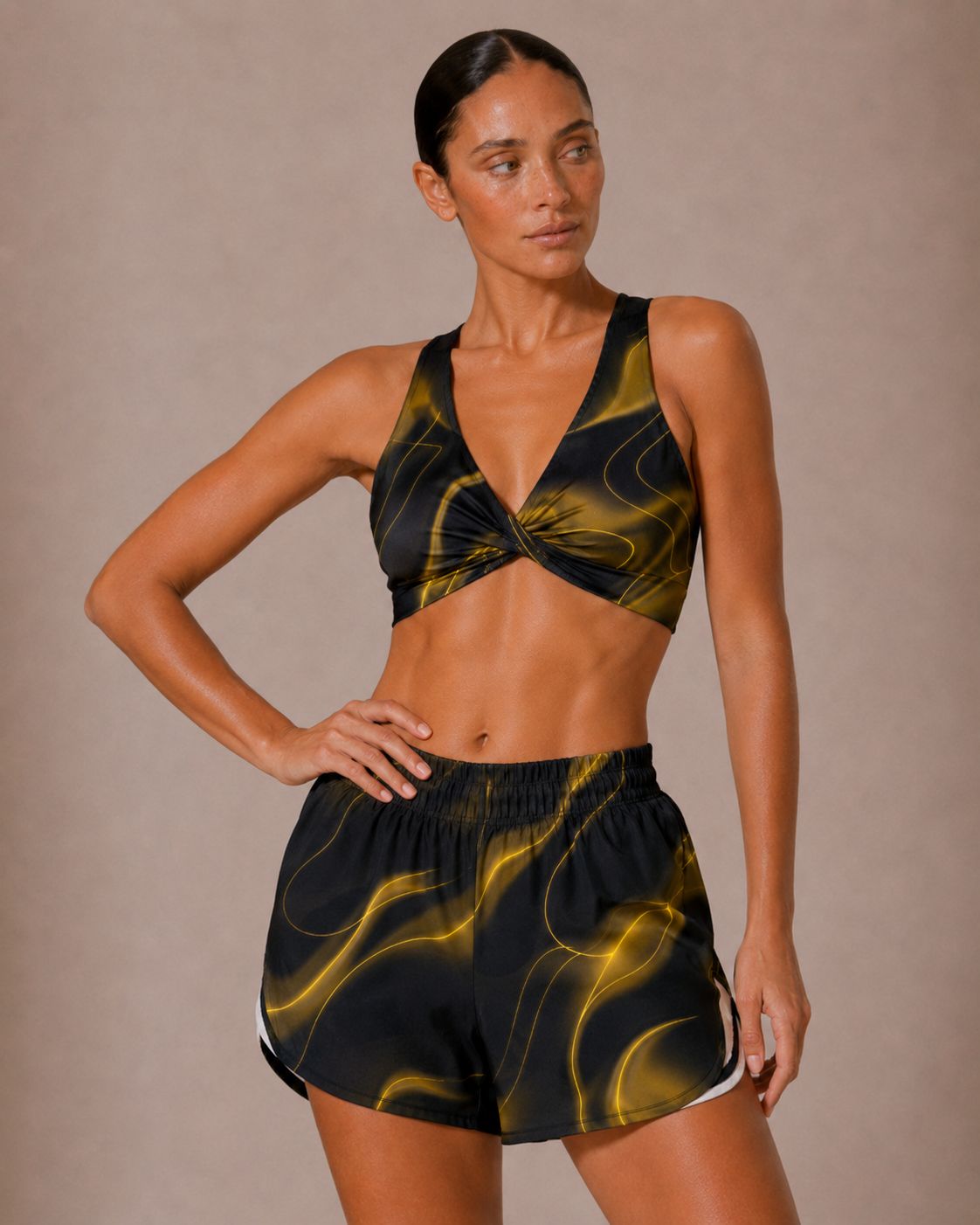 SET CONJUNTO TOP CRUZADO Y SHORT DEPORTIVO MUJER AMARILLO NEGRO DEGRADADO