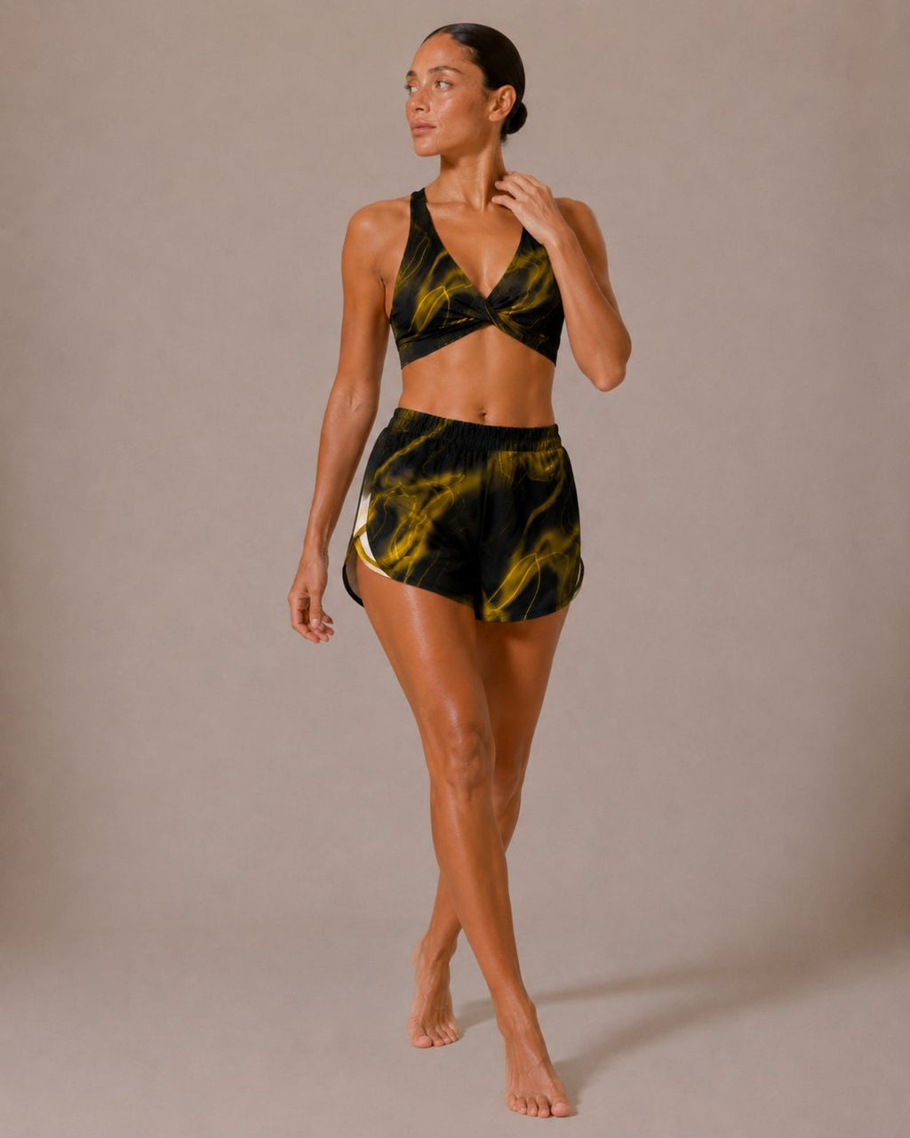 SET CONJUNTO TOP CRUZADO Y SHORT DEPORTIVO MUJER AMARILLO NEGRO DEGRADADO