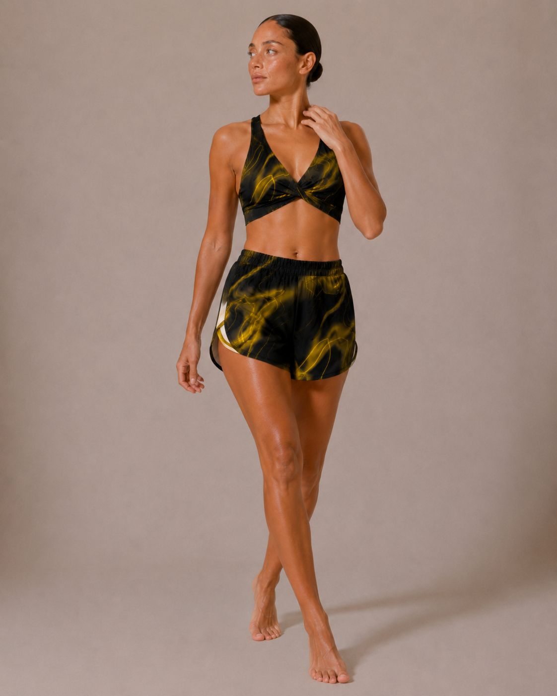 SET CONJUNTO TOP CRUZADO Y SHORT DEPORTIVO MUJER AMARILLO NEGRO DEGRADADO